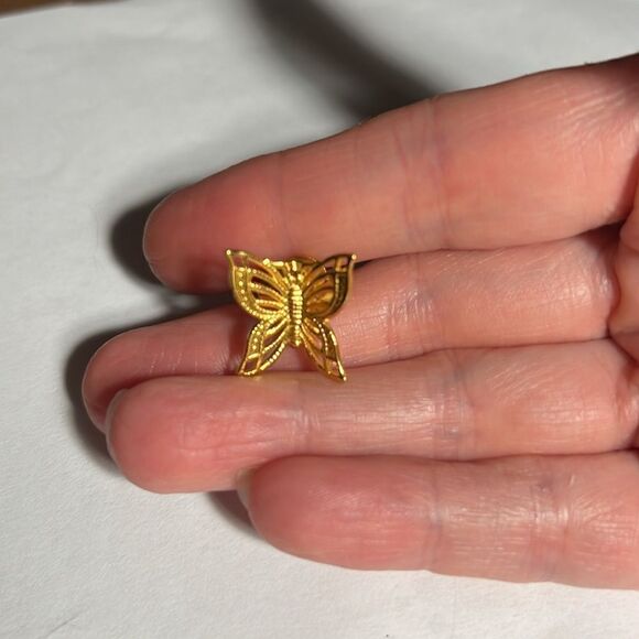 Butterfly gold tone pin. - Picture 3 of 3